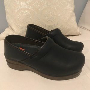 SOLD🎉🎉Dansko Navy Blue Clogs🎉🎉SOLD